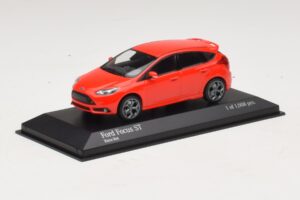 Ford Focus ST Mk3 Red Minichamps 1:43 410081001 Diecast — photo 2 of 4