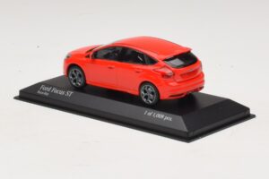 Ford Focus ST Mk3 Red Minichamps 1:43 410081001 Diecast — photo 3 of 4