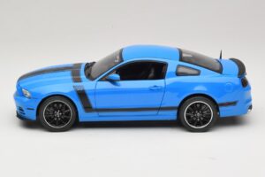Ford Mustang Boss 302 S197 Blue Shelby Collectibles 1:18 25414S Diecast — photo 4 of 8