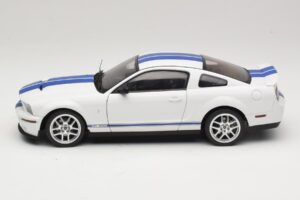 Ford Shelby Cobra GT500 Concept White with Blue Stripe AUTOart 1:18 73052 Diecast — photo 4 of 8