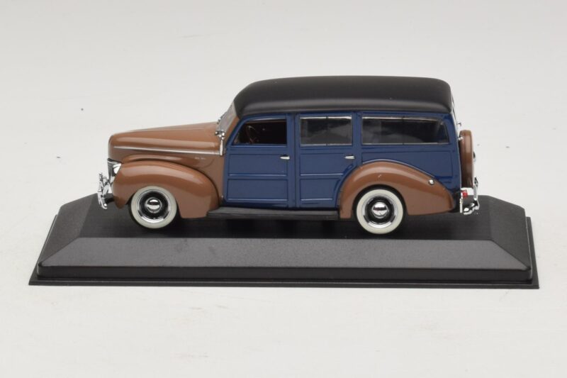 Ford V8 De Luxe Woody Station Wagon Brown Blue Minichamps 1:43 400082112 Diecast