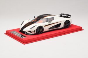 Koenigsegg Regera White with Black Carbon FrontiArt 1:18 REMC043 Resin