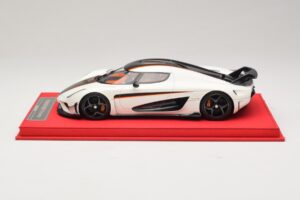 Koenigsegg Regera White with Black Carbon FrontiArt 1:18 REMC043 Resin — photo 3 of 7
