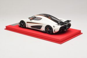 Koenigsegg Regera White with Black Carbon FrontiArt 1:18 REMC043 Resin — photo 5 of 7