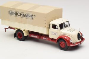 Magirus-Deutz S 7500 Jupiter Flatbed Truck White Red Minichamps 1:43 439141022 Diecast — photo 4 of 6