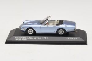 Maserati Mistral Spyder Light Blue Metallic Minichamps 1:43 Maserati Mistral Spyder Light Blue Metallic Minichamps 1:43 437123432 Diecast