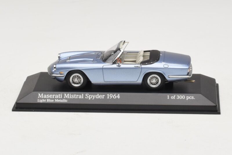 Maserati Mistral Spyder Light Blue Metallic Minichamps 1:43 Maserati Mistral Spyder Light Blue Metallic Minichamps 1:43 437123432 Diecast