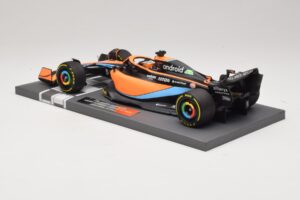 McLaren MCL36 #3 D. Ricciardo Bahrain GP 2022 Minichamps 1:18 537221803 Diecast — photo 5 of 7