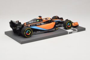 McLaren MCL36 #3 D. Ricciardo Bahrain GP 2022 Minichamps 1:18 537221803 Diecast — photo 6 of 7