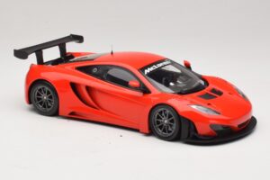 McLaren MP4-12C GT3 Red 2013 Minichamps 1:18 151121392 Diecast — photo 4 of 6