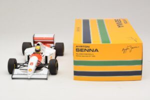 McLaren MP4/8 Ford #8 A. Senna Winner Japanese GP 1993 Minichamps 1:18 540931878 Diecast — photo 3 of 7