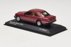 Mercedes 230E W124 Red Metallic Minichamps 1:43 400037001 Diecast — photo 3 of 4
