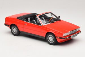 Mercedes 300 Cabriolet Dark Red Minichamps 1:43 437032131 Diecast — photo 4 of 6