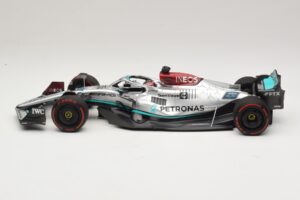 Mercedes AMG Petronas W13 E Performance #63 G. Russell Spanish GP 2022 Minichamps 1:18 110220063 Diecast — photo 3 of 7