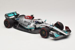 Mercedes AMG Petronas W13 E Performance #63 G. Russell Spanish GP 2022 Minichamps 1:18 110220063 Diecast — photo 4 of 7