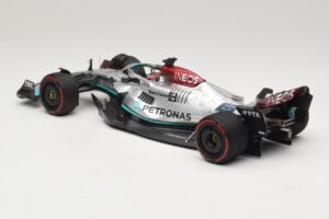 Mercedes AMG Petronas W13 E Performance #63 G. Russell Spanish GP 2022 Minichamps 1:18 110220063 Diecast — photo 5 of 7