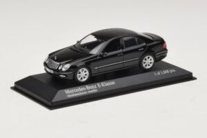 Mercedes E-Class W211 Black Metallic Minichamps 1:43 400036001 Diecast — photo 2 of 4