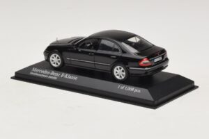 Mercedes E-Class W211 Black Metallic Minichamps 1:43 400036001 Diecast — photo 3 of 4
