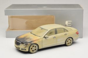 Mercedes E-Class W212 Burned Dubai Art Car Minichamps 1:18 MB008 Diecast — photo 6 of 6