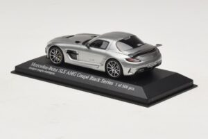 Mercedes SLS AMG C197 Black Series Grey Metallic Minichamps 1:43 437033024 Diecast — photo 3 of 4