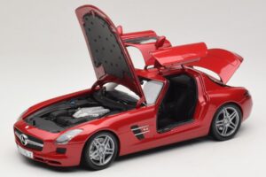 Mercedes SLS AMG C197 Red Metallic Minichamps 1:18 100039020 Diecast — photo 2 of 8