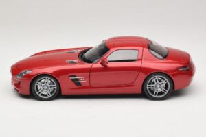 Mercedes SLS AMG C197 Red Metallic Minichamps 1:18 100039020 Diecast — photo 4 of 8