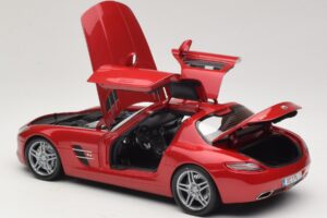 Mercedes SLS AMG C197 Red Metallic Minichamps 1:18 100039020 Diecast — photo 5 of 8