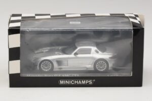 Mercedes SLS AMG GT3 Silver Minichamps 1:43 410113202 Diecast — photo 4 of 4