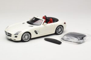 Mercedes SLS AMG Roadster Mystic White II Minichamps 1:18 B66960079 Diecast — photo 2 of 9