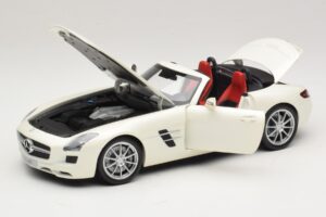 Mercedes SLS AMG Roadster Mystic White II Minichamps 1:18 B66960079 Diecast — photo 3 of 9