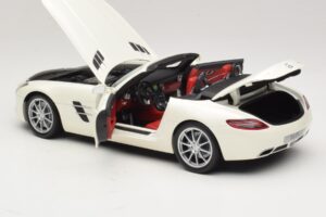 Mercedes SLS AMG Roadster Mystic White II Minichamps 1:18 B66960079 Diecast — photo 6 of 9
