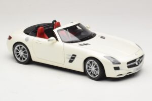 Mercedes SLS AMG Roadster Mystic White II Minichamps 1:18 B66960079 Diecast — photo 8 of 9