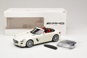 Mercedes SLS AMG Roadster Mystic White II Minichamps 1:18 B66960079 Diecast — photo 9 of 9