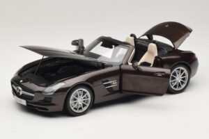 Mercedes SLS AMG Sepang Brown Minichamps 1:18 B66960080 Diecast — photo 2 of 9