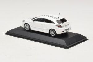 Opel Astra H OPC Nurburgring Edition White Minichamps 1:43 ASTRA005 Diecast — photo 3 of 4
