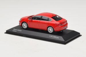 Opel Astra J Red Minichamps 1:43 410042001 Diecast — photo 3 of 4