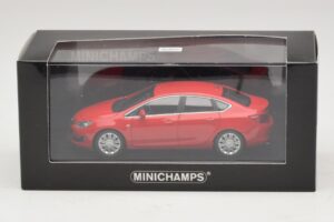 Opel Astra J Red Minichamps 1:43 410042001 Diecast — photo 4 of 4
