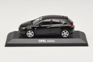 Opel Astra J Black Minichamps 1:43 ASTRA006 Diecast