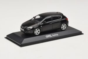 Opel Astra J Black Minichamps 1:43 ASTRA006 Diecast — photo 2 of 4