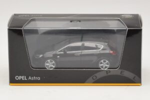 Opel Astra J Black Minichamps 1:43 ASTRA006 Diecast — photo 4 of 4