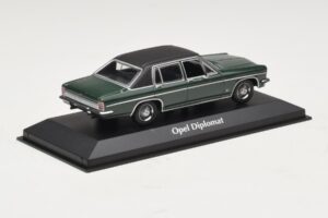 Opel Diplomat B Dark Green Maxichamps 1:43 940046070 Diecast — photo 2 of 4