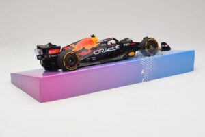 Oracle Red Bull Racing RB18 #11 S. Perez Miami GP 2022 Minichamps 1:18 113220511 Diecast — photo 3 of 7