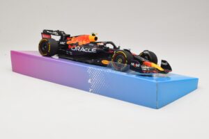 Oracle Red Bull Racing RB18 #11 S. Perez Miami GP 2022 Minichamps 1:18 113220511 Diecast — photo 4 of 7