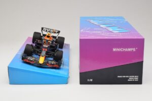 Oracle Red Bull Racing RB18 #11 S. Perez Miami GP 2022 Minichamps 1:18 113220511 Diecast — photo 6 of 7