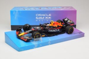 Oracle Red Bull Racing RB18 #11 S. Perez Miami GP 2022 Minichamps 1:18 113220511 Diecast — photo 7 of 7