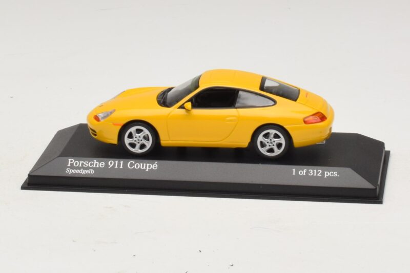 Porsche 911 991 Carrera Yellow Minichamps 1:43 Porsche 911 991 Carrera Yellow Minichamps 1:43 410060221 Diecast