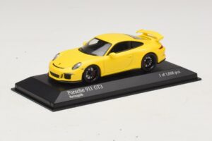 Porsche 911 991 GT3 Yellow Minichamps 1:43 410062021 Diecast — photo 2 of 4