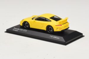Porsche 911 991 GT3 Yellow Minichamps 1:43 410062021 Diecast — photo 3 of 4