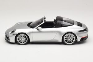 Porsche 911 992 Targa 4 GTS Silver Minichamps 1:18 WAP0211460RTRG Diecast — photo 3 of 6