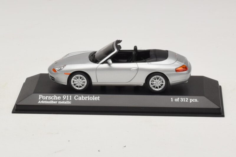 Porsche 911 996 Cabriolet Silver Metallic Minichamps 1:43 Porsche 911 996 Cabriolet Silver Metallic Minichamps 1:43 400061091 Diecast